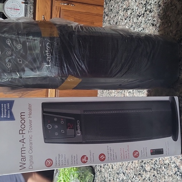 Lasko Warm A Room Digital Ceramic Tower Heather new in box w/remote control - Picture 8 of 12